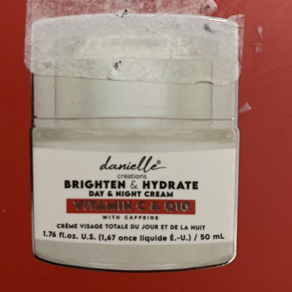 Danielle Creations/ vitamin C & Q10 
1.76 Oz. Hydrate Day And Night Facial Cream - Picture 4 of 5
